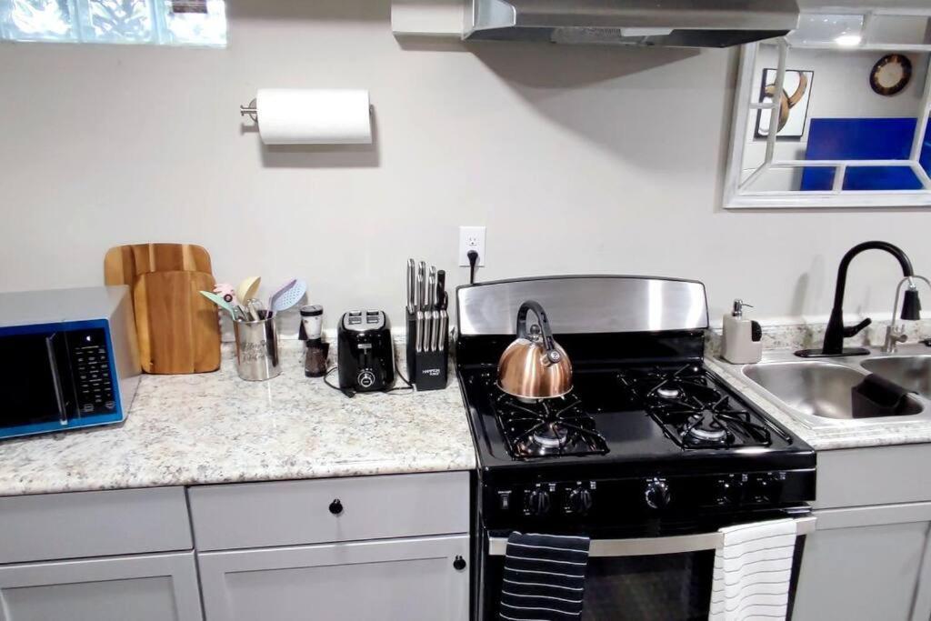 Spacious Suite Close To Downtown Indy/ King Bed إنديانابوليس المظهر الخارجي الصورة