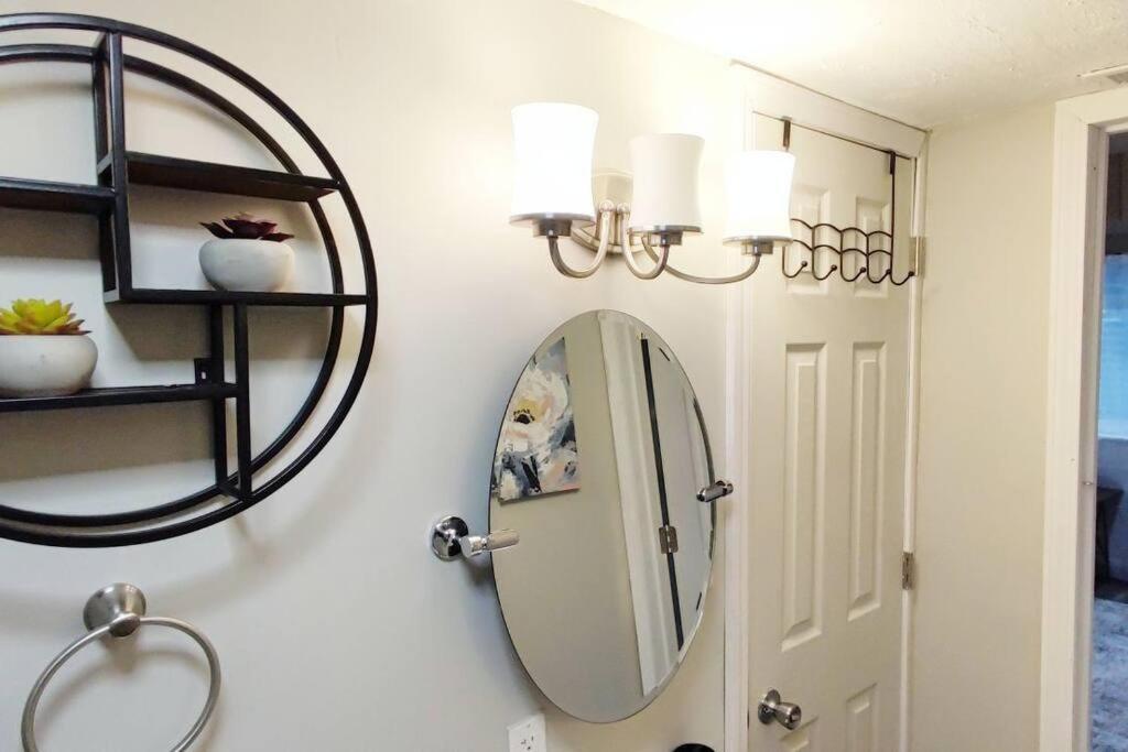 Spacious Suite Close To Downtown Indy/ King Bed إنديانابوليس المظهر الخارجي الصورة