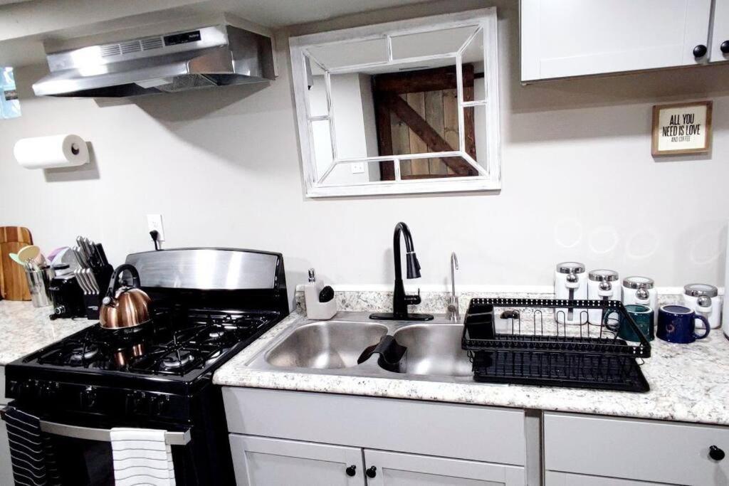 Spacious Suite Close To Downtown Indy/ King Bed إنديانابوليس المظهر الخارجي الصورة