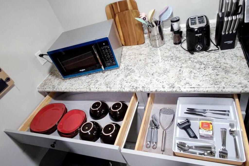 Spacious Suite Close To Downtown Indy/ King Bed إنديانابوليس المظهر الخارجي الصورة