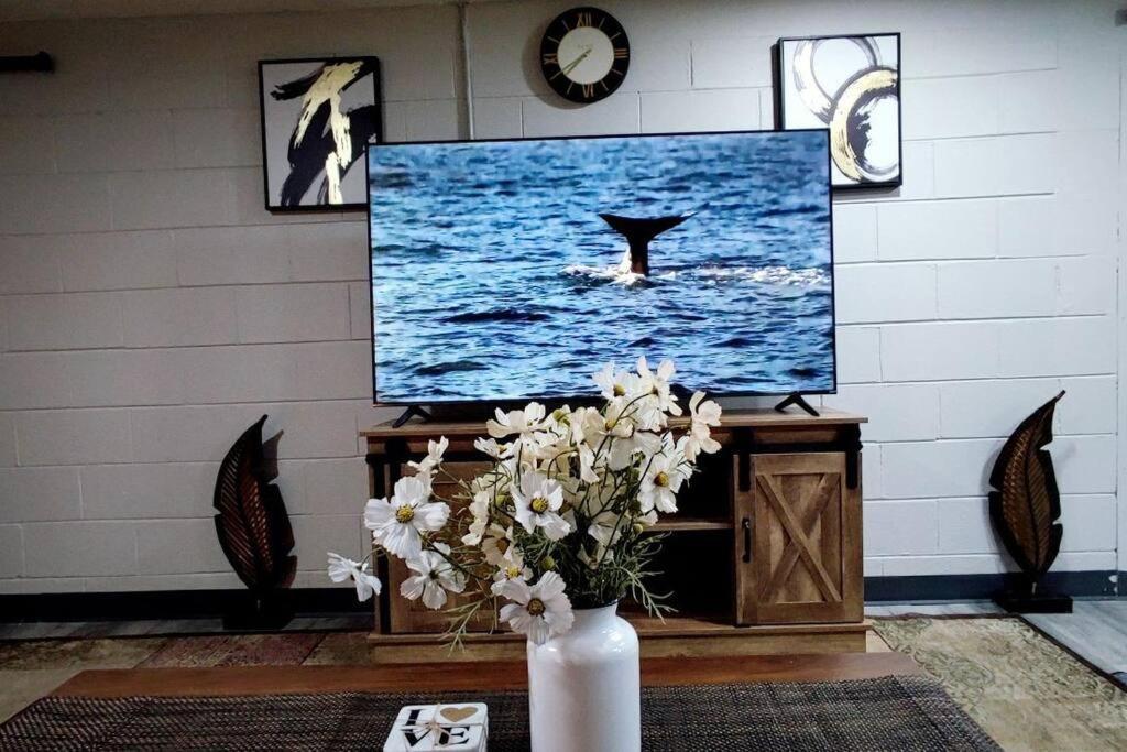 Spacious Suite Close To Downtown Indy/ King Bed إنديانابوليس المظهر الخارجي الصورة