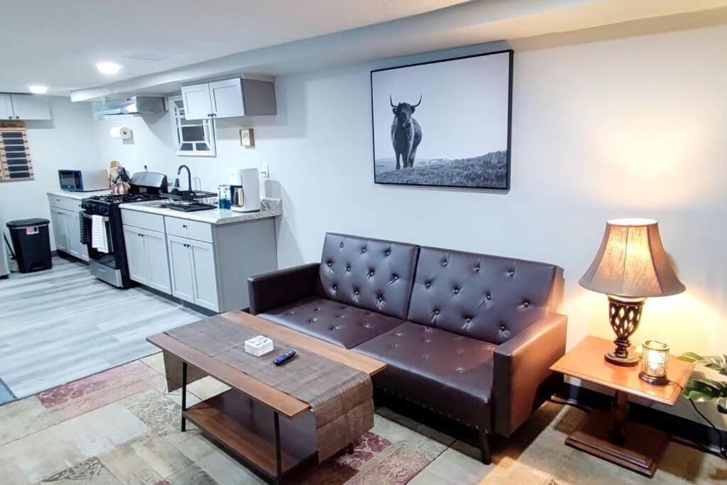 Spacious Suite Close To Downtown Indy/ King Bed إنديانابوليس المظهر الخارجي الصورة