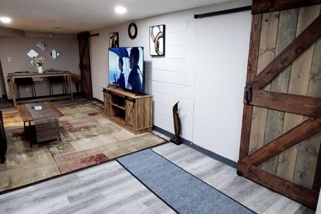 Spacious Suite Close To Downtown Indy/ King Bed إنديانابوليس المظهر الخارجي الصورة