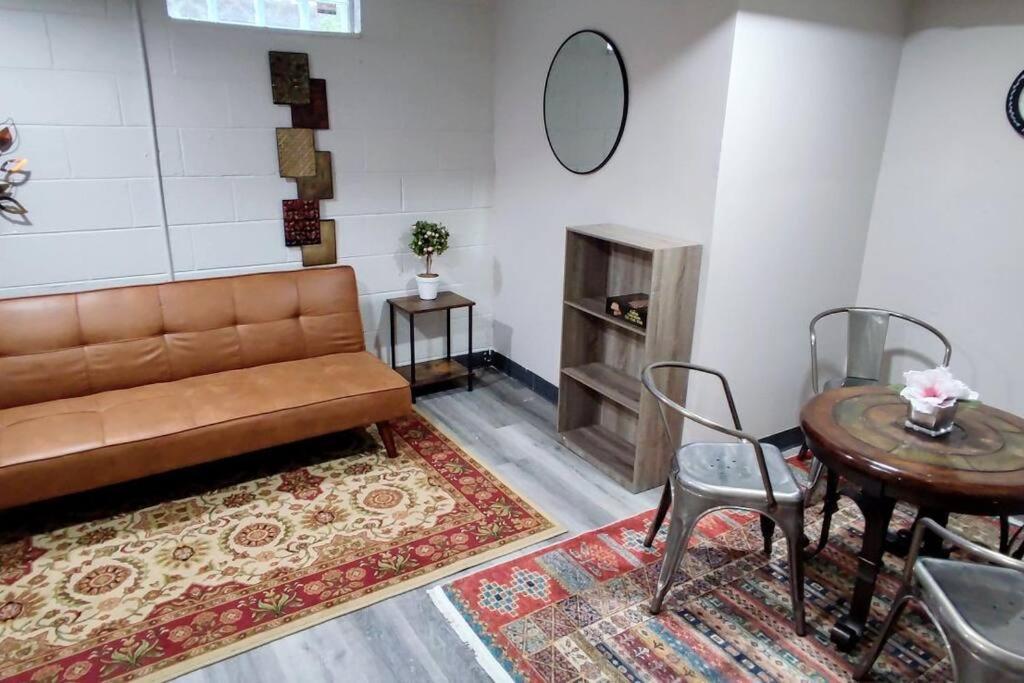 Spacious Suite Close To Downtown Indy/ King Bed إنديانابوليس المظهر الخارجي الصورة