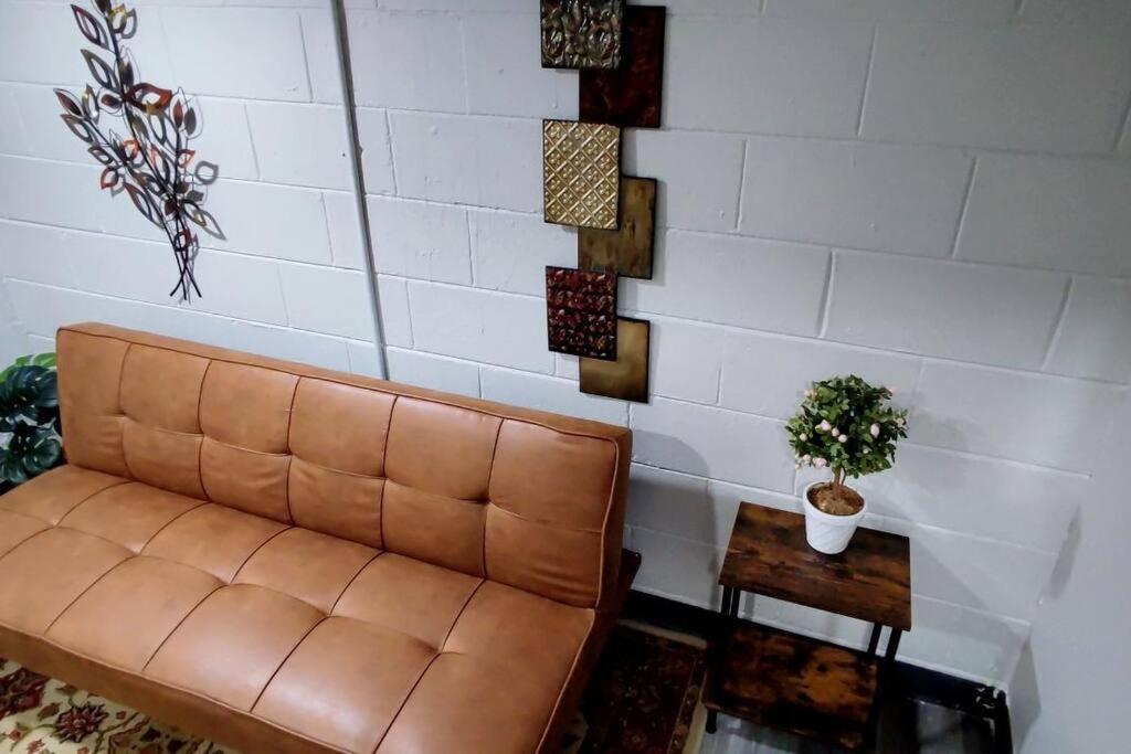Spacious Suite Close To Downtown Indy/ King Bed إنديانابوليس المظهر الخارجي الصورة